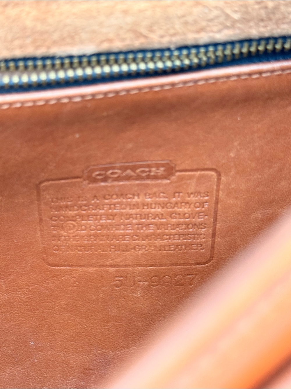 Vintage Coach British Tan Willis Bag - Picture 9 of 11